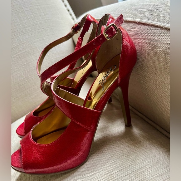 Gorgeous Cherry Red Cross Strap Carlos Santana Heel. Great condition. Size 6 - Picture 2 of 6